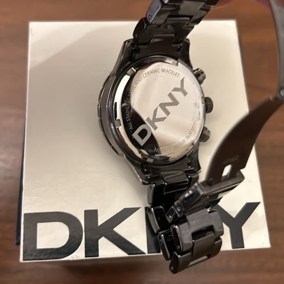 DKNY Women’s Watch - Picture 4 of 6